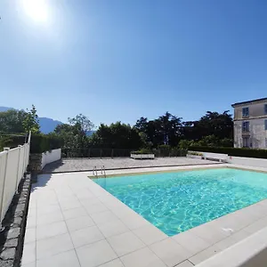 Apartment Grand Studio 38m2 Dans Ancien Palace Avec Piscine Et Place De Parking Privee, Aix-les-Bains