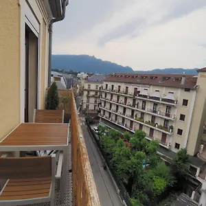 Refait A Neuf En Hypercentre Avec Balcon Aix-les-Bains