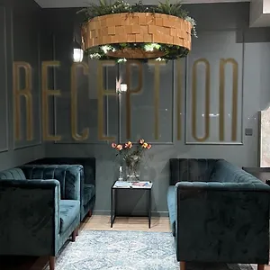Au Bec Fin Hotel